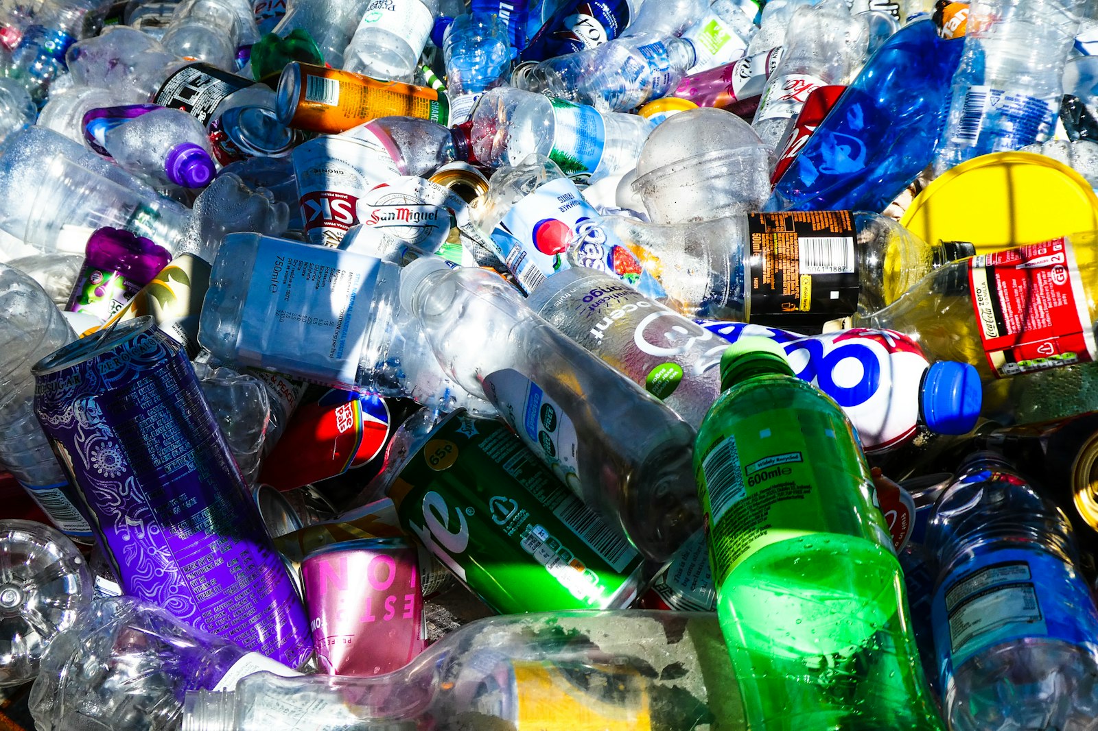 Mixed deposit bottles and cans